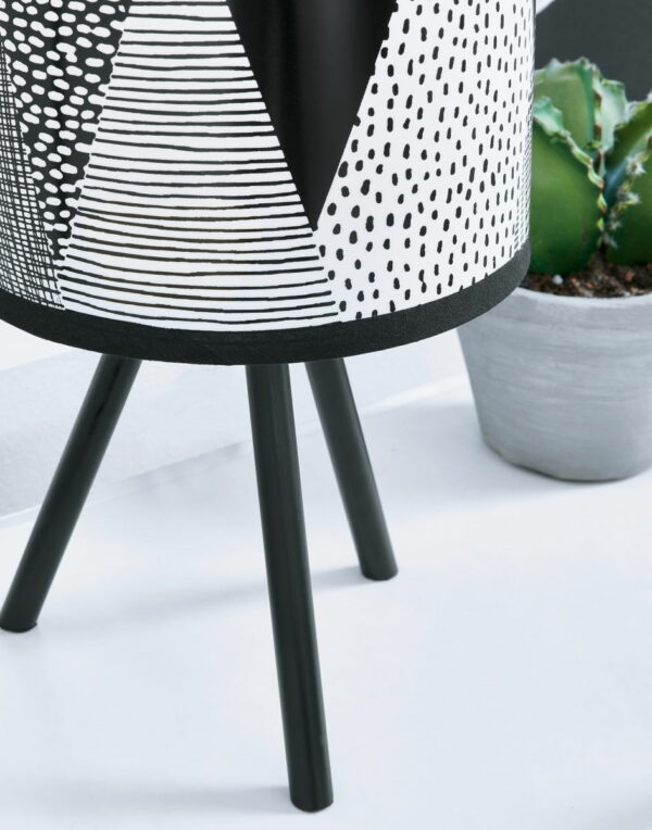 Manu - White / Black - Metal Table Lamp - Image 2