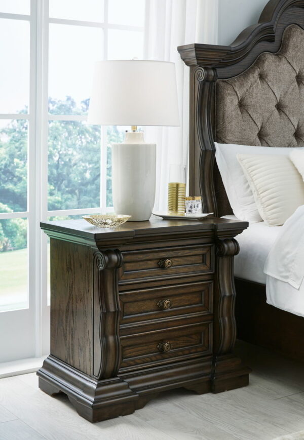 Maylee - Upholstered Bedroom Set - Image 5