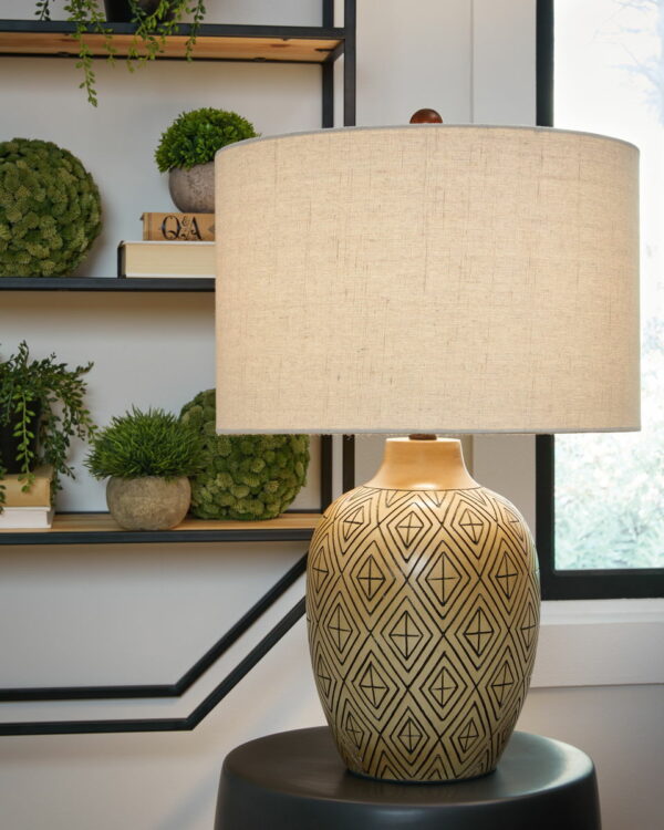 Jairgan - Tan / Black - Poly Table Lamp (Set of 2) - Image 4