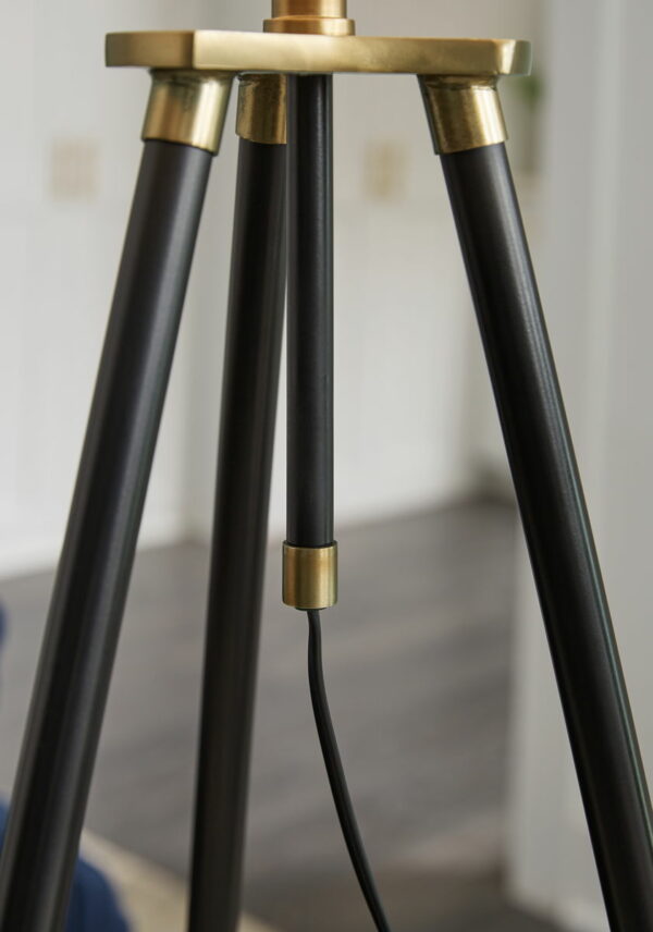 Cashner - Black / Gold Finish - Metal Floor Lamp - Image 3