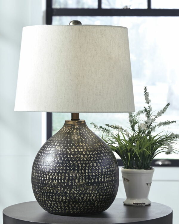 Maire - Black / Gold Finish - Metal Table Lamp - Image 3