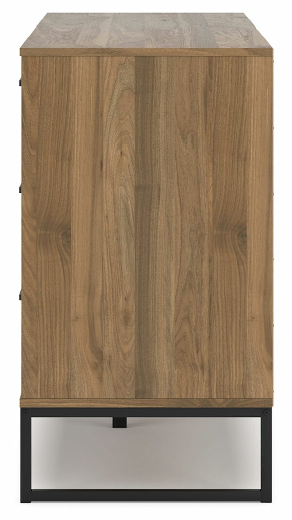 Deanlow - Honey - Six Drawer Dresser - Image 9