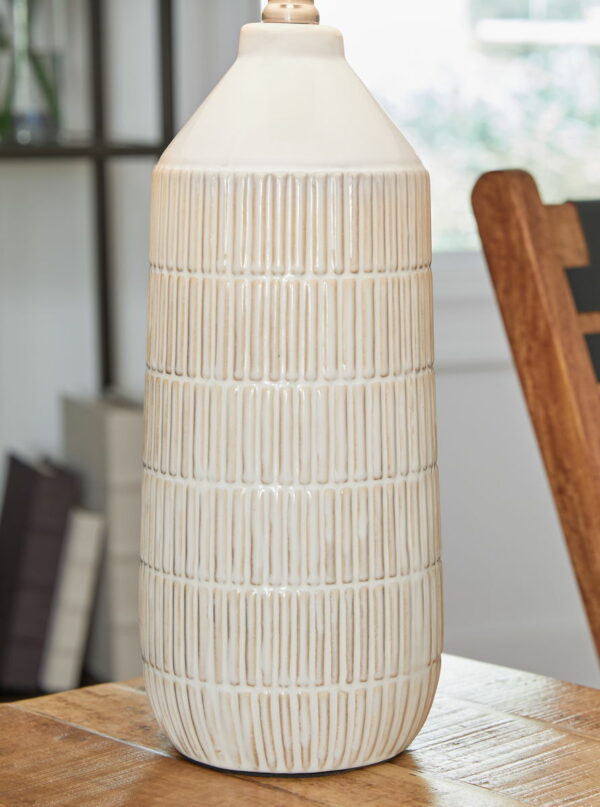 Willport - Off White - Ceramic Table Lamp (Set of 2) - Image 3