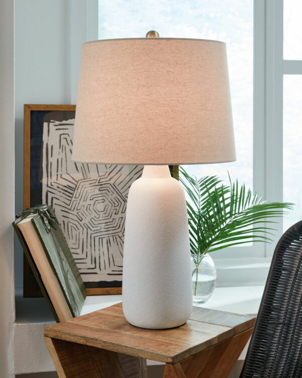 Avianic - White - Ceramic Table Lamp (Set of 2) - Image 4