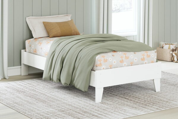 Hallityn - Platform Bed - Image 13