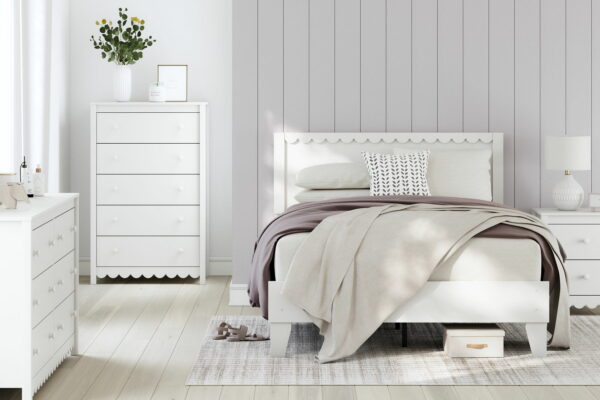 Hallityn - White - Five Drawer Chest - Image 7