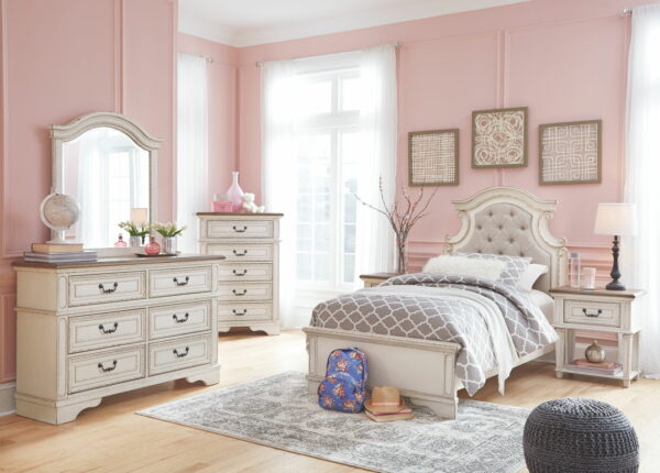 Realyn - Panel Bed - Image 3