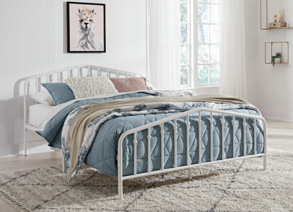Trentlore - Bed - Image 3