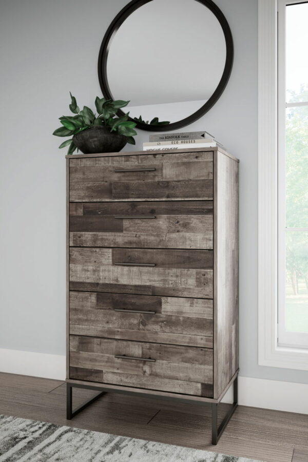 Neilsville - Black / Gray - Five Drawer Chest - Image 3