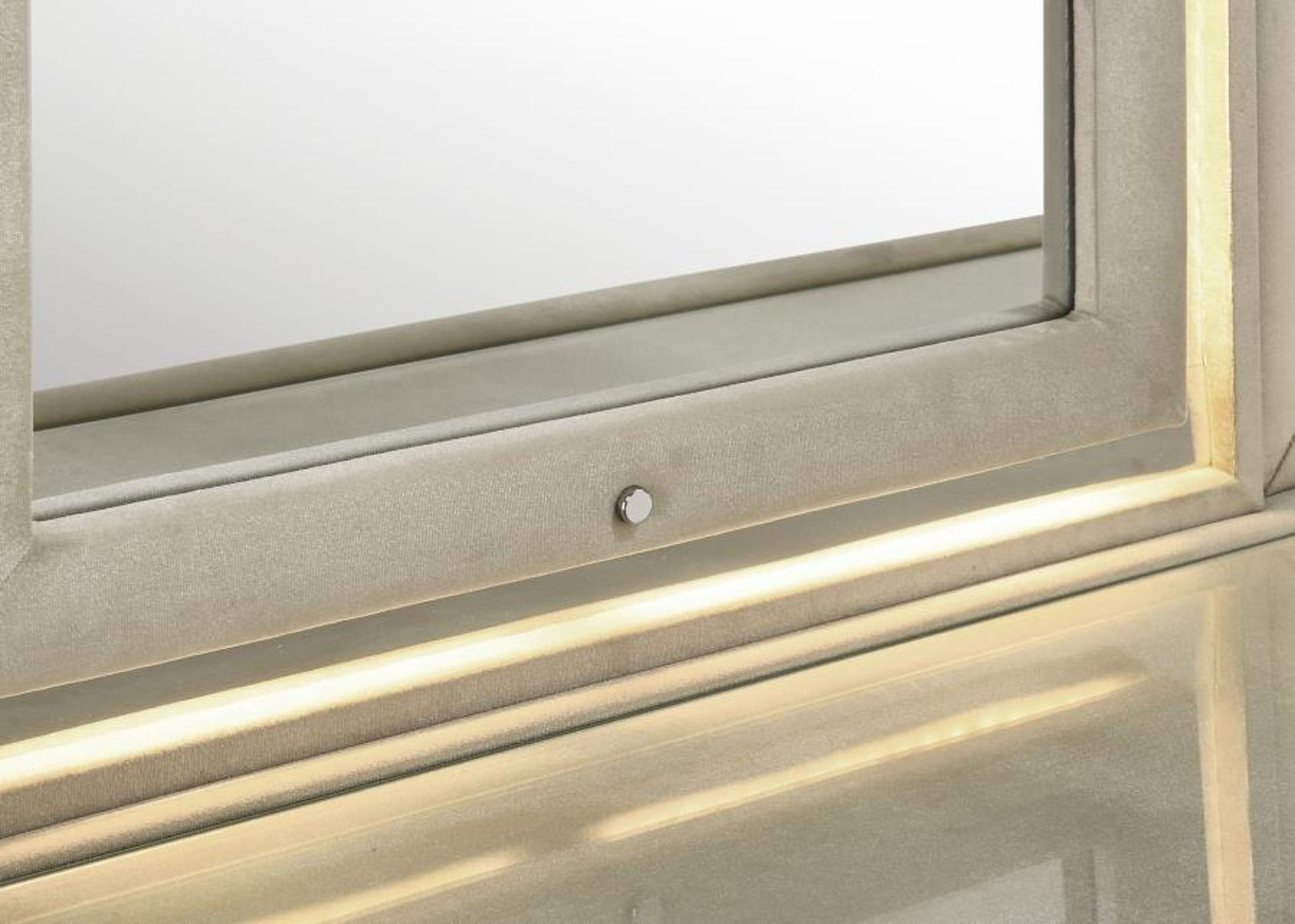 Lorient - LED Dresser Mirror - Image 12