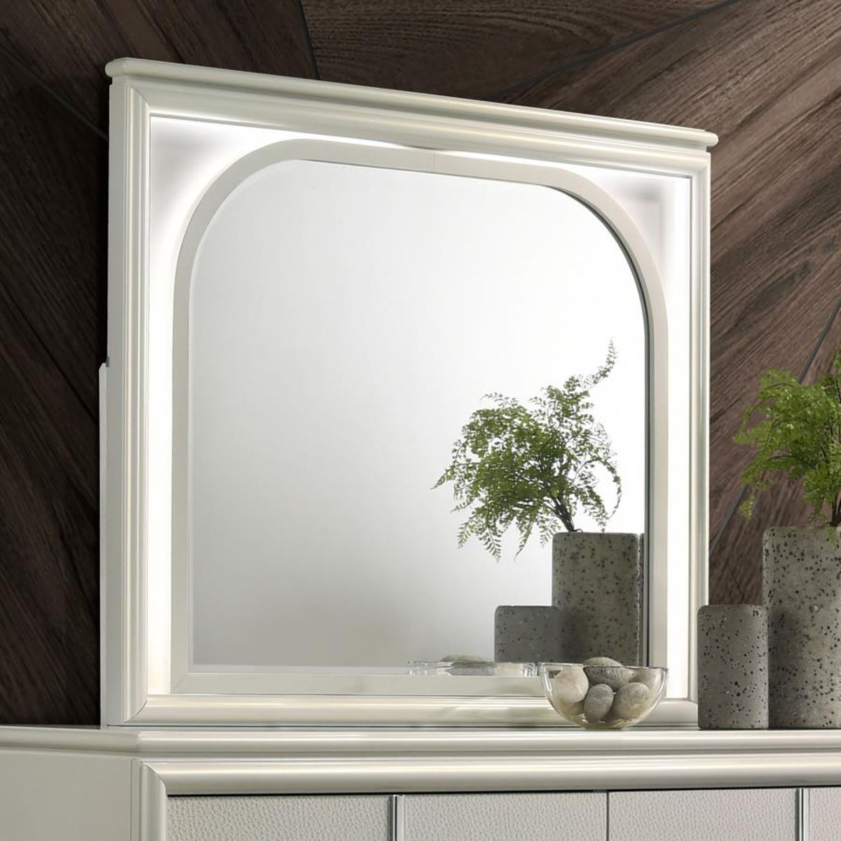 Olivia - LED Dresser Mirror - Pearl White - Image 7