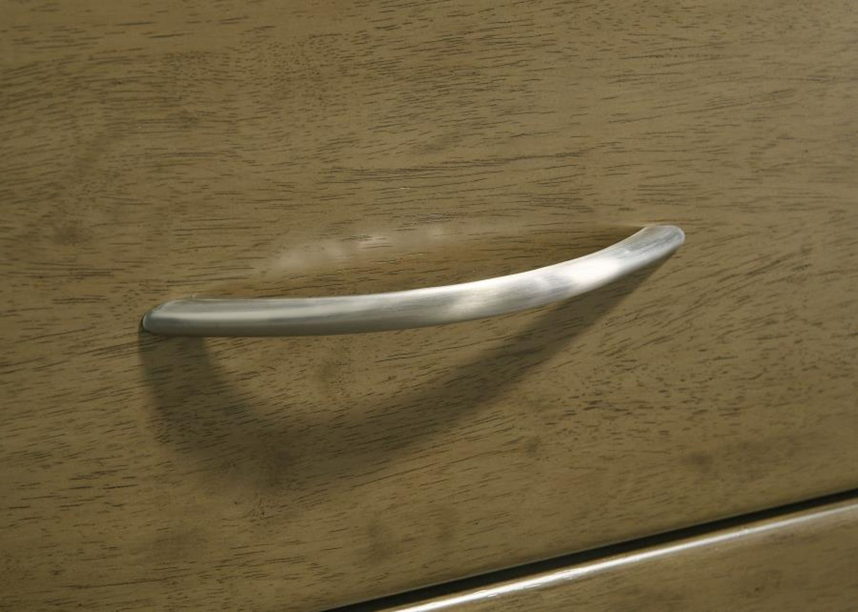 Amsbury - 6-Drawer Dresser Cabinet - Image 4