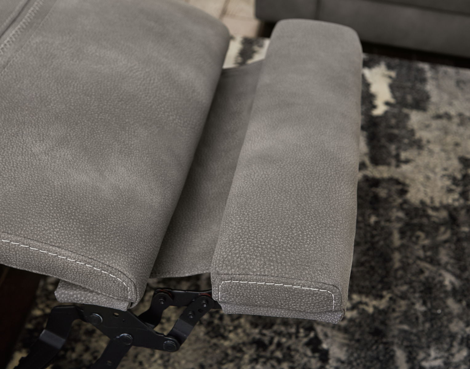 Next-Gen Durapella - Reclining Power Loveseat With Console - Image 8